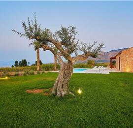 3 bedroom villa with infinity pool and jacuzzi, Scopello, sleeps 5-6